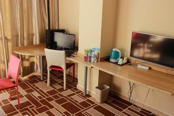 Room 10 of 90