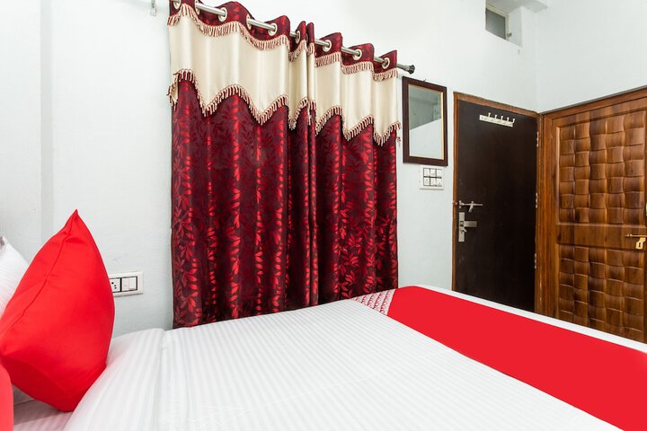 Room 5 of 16