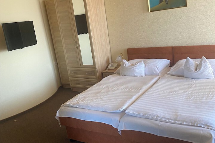 Room 18 of 65