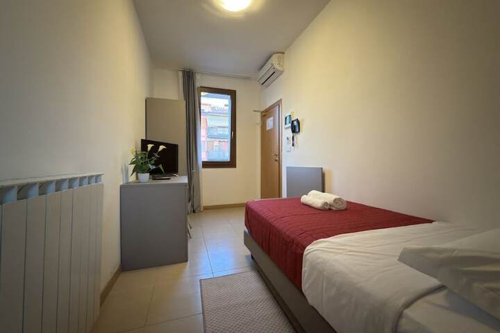 Room 27 of 45