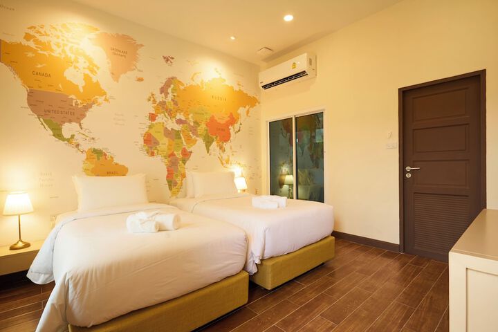 Room 12 of 32