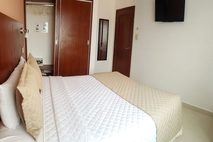Room 18 of 122
