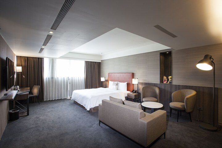 Room 11 of 26