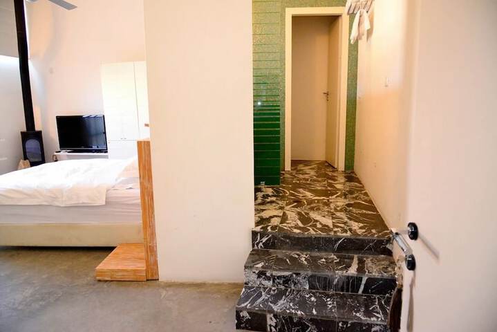 Room 52 of 63