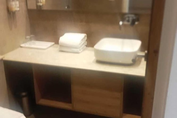 Room 9 of 11