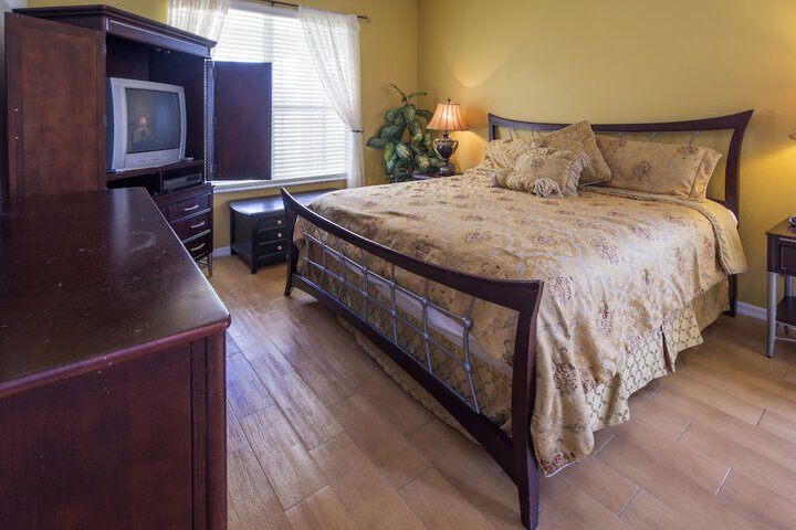 Room 4 of 38