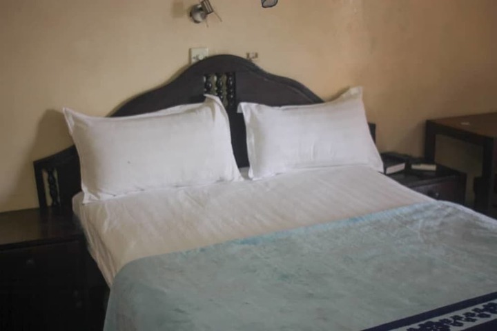 Room 4 of 34