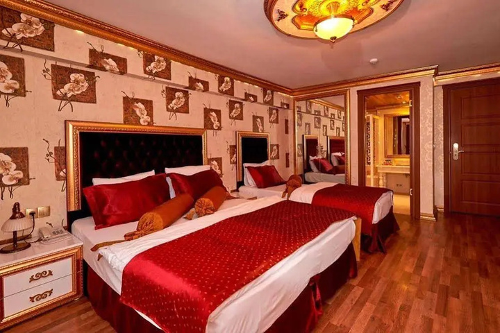 Room 5 of 9