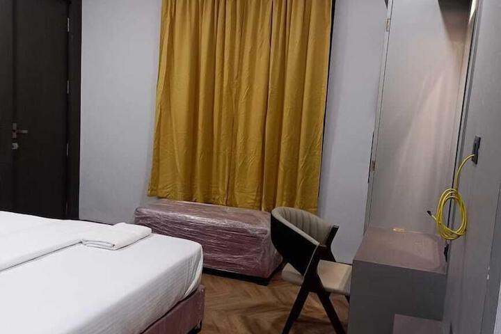 Room 16 of 37