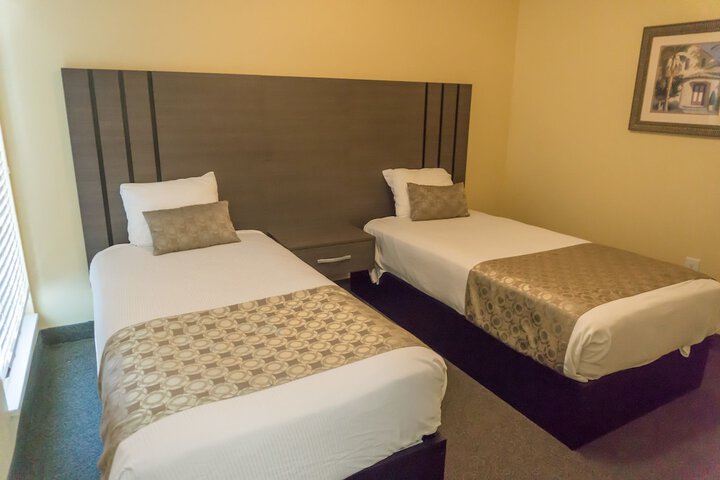 Quadruple Queen Size Bed (8 of 9)