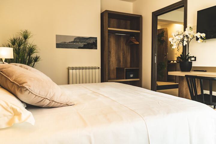 Room 4 of 26