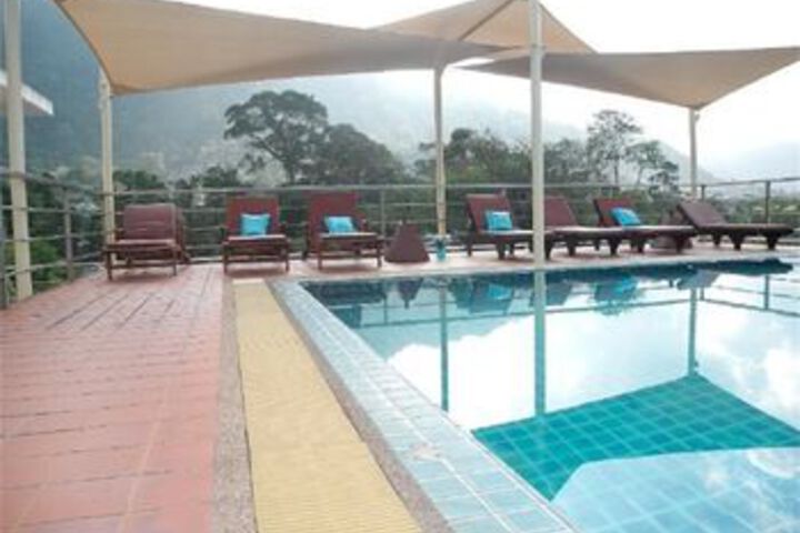 Pool 18 of 20