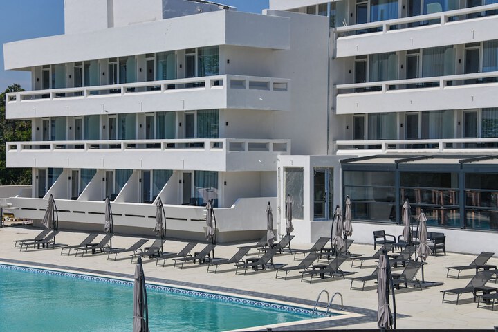 Pool 15 of 27
