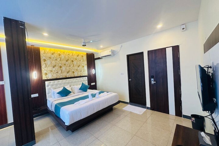 Room 9 of 30