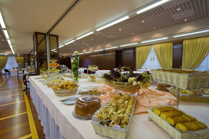 Breakfast/Coffee Service 49 of 73