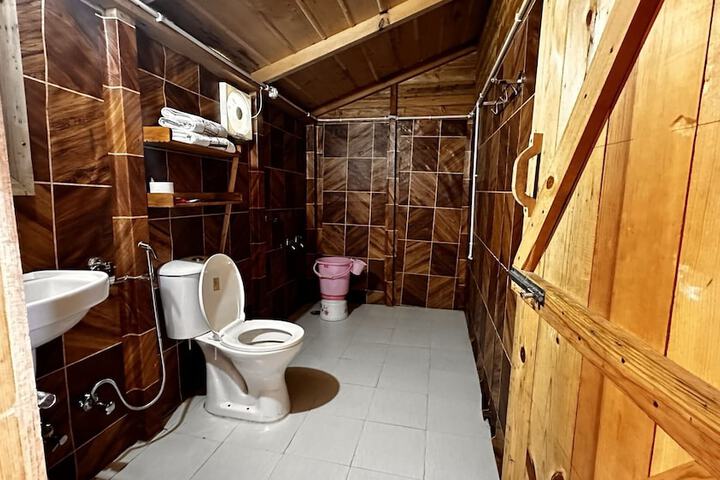 Room 13 of 16