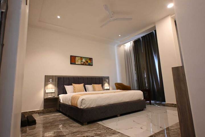Room 10 of 62