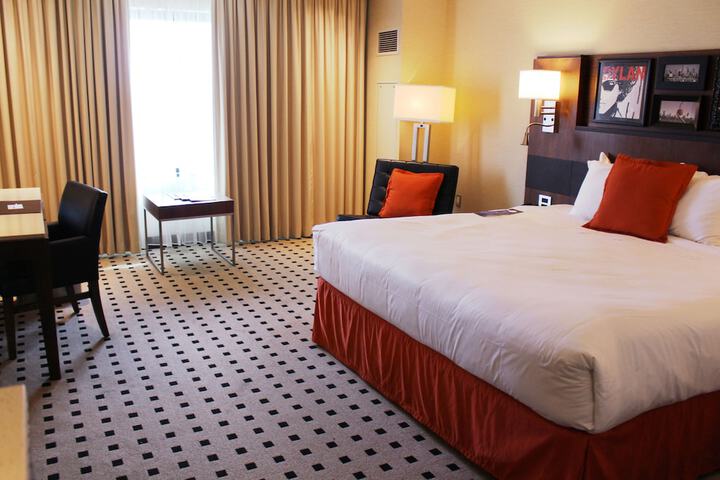 1 King Bed (14 of 36)
