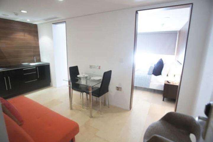 Lounge 63 of 70