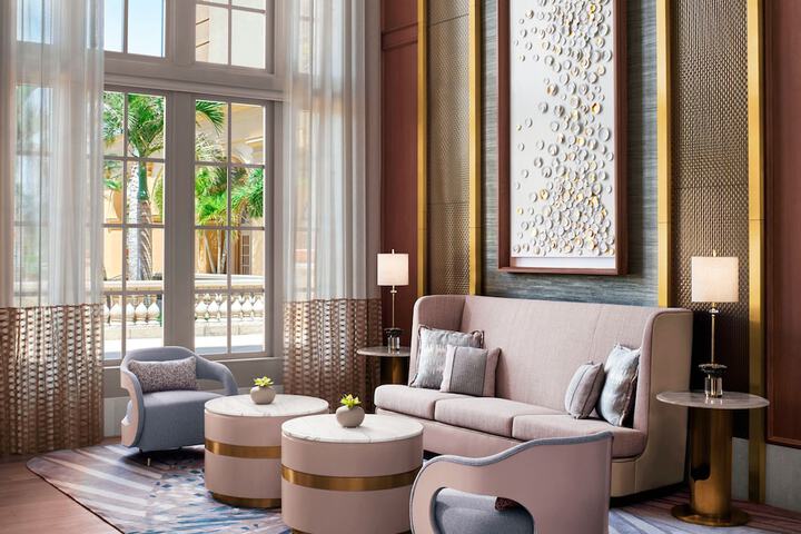 Lobby lounge