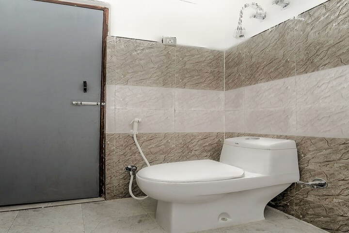 Room 10 of 32