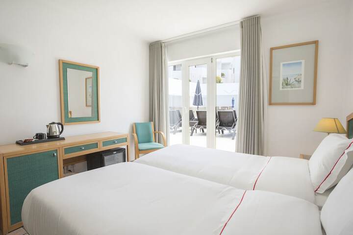 Room 2 of 68