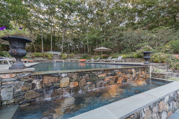 Hotel Exterior 55 of 58