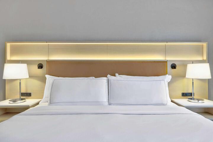 1 King Bed (2 of 38)