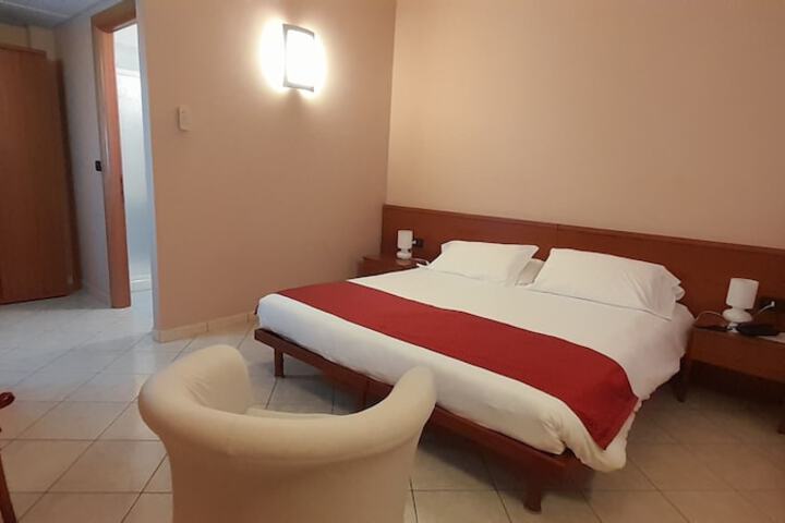 Room 8 of 27