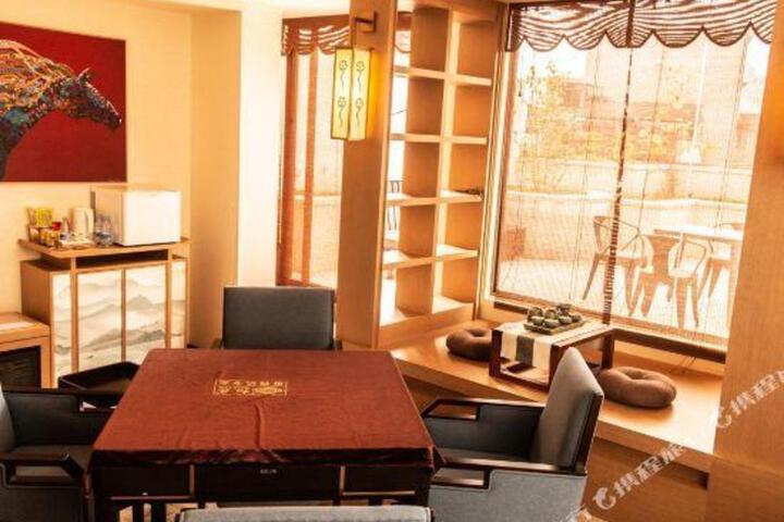 Xiangguo Holiday Hotel