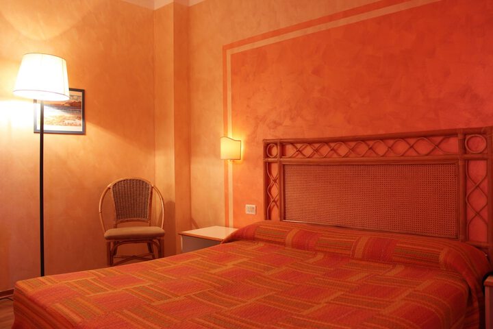 Room 12 of 20