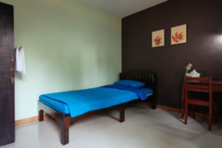 Room 25 of 40