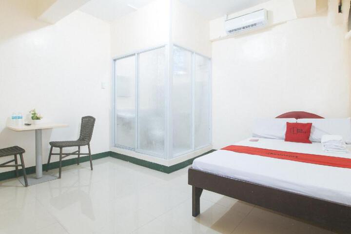 RedDoorz at Western Bicutan Transients Inn