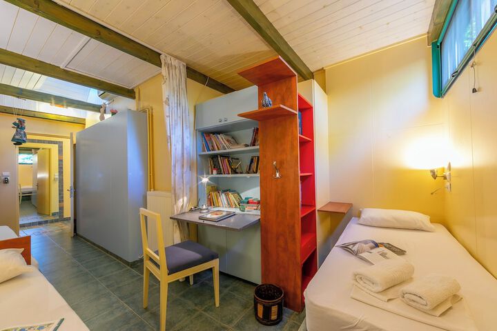 Room 3 of 40