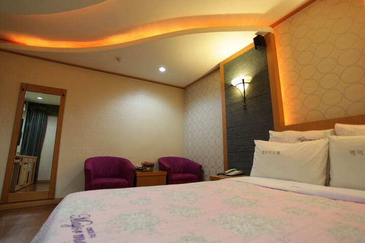Room 8 of 13