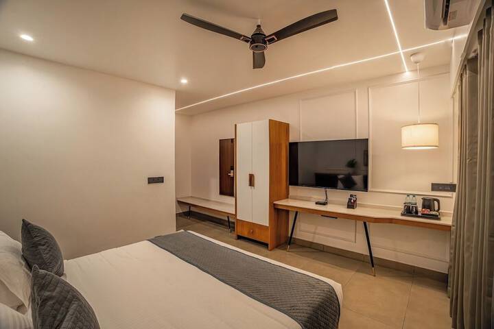 Room 18 of 100