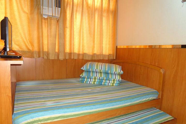 Room 2 of 32