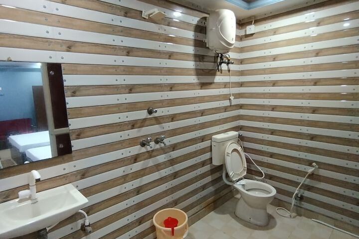 Room 8 of 15