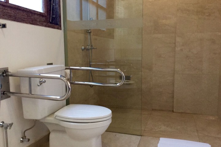 Room 80 of 136