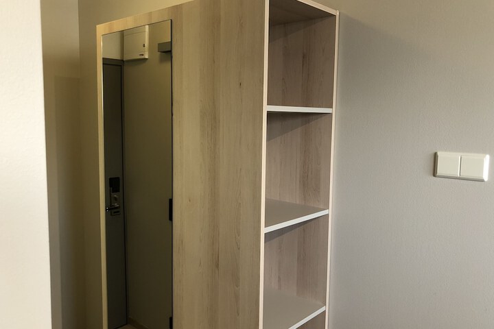 Room 16 of 64