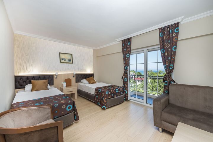 Room 10 of 28