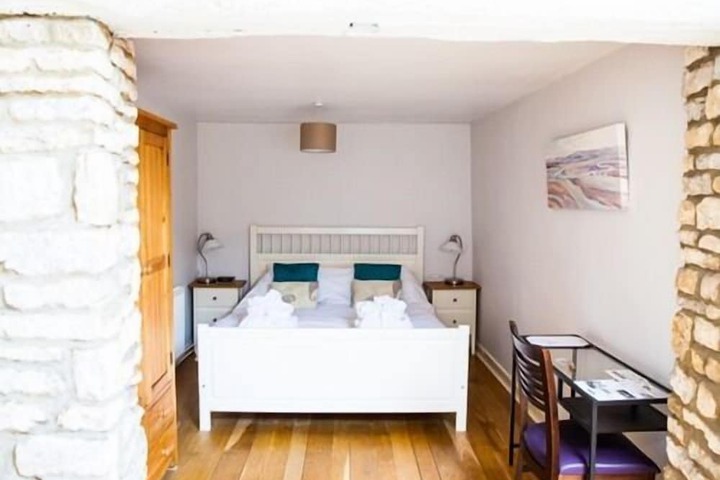 Room 2 of 39