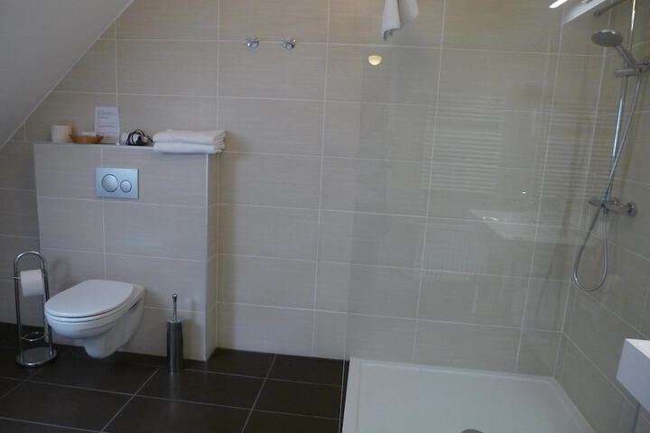 Room 45 of 96