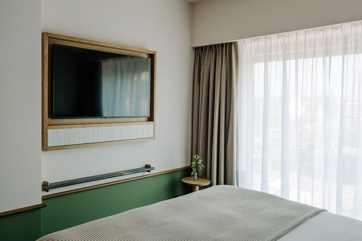 Room 34 of 94