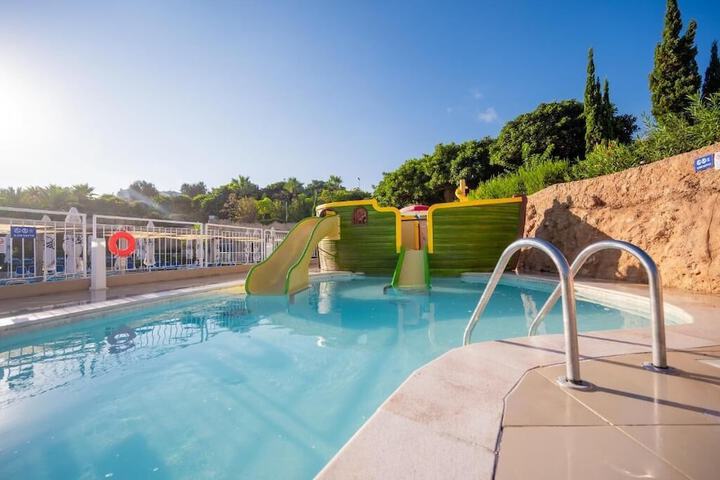 Pool Hotel