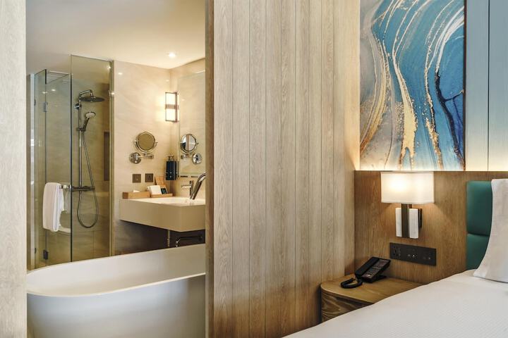 Room 42 of 109