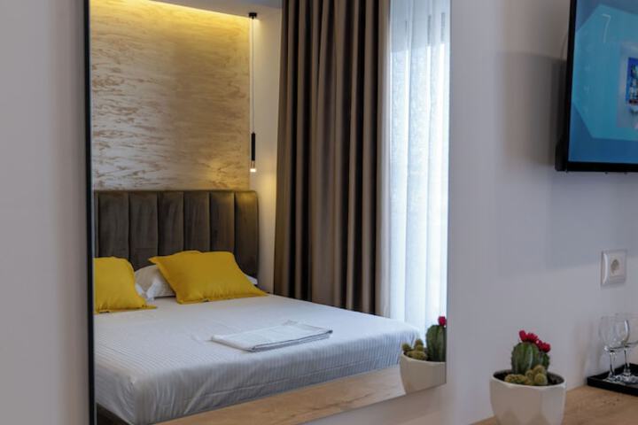 Room 28 of 61