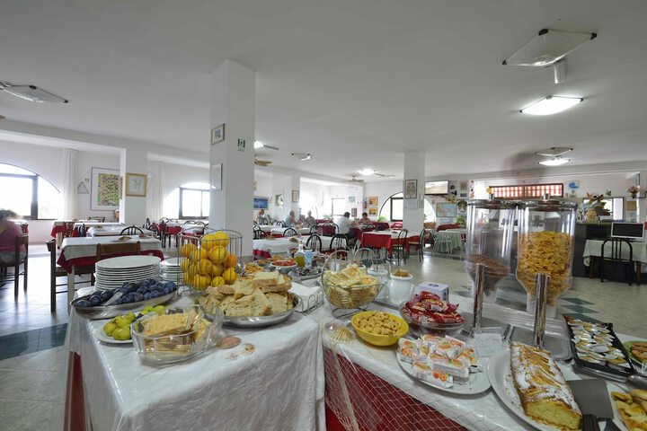 Breakfast/Coffee Service 14 of 41