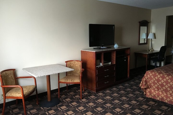 Main Building Room with King Bed (5 of 7)