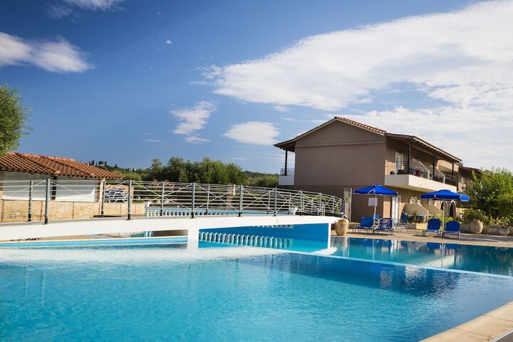 Hotel with Pool